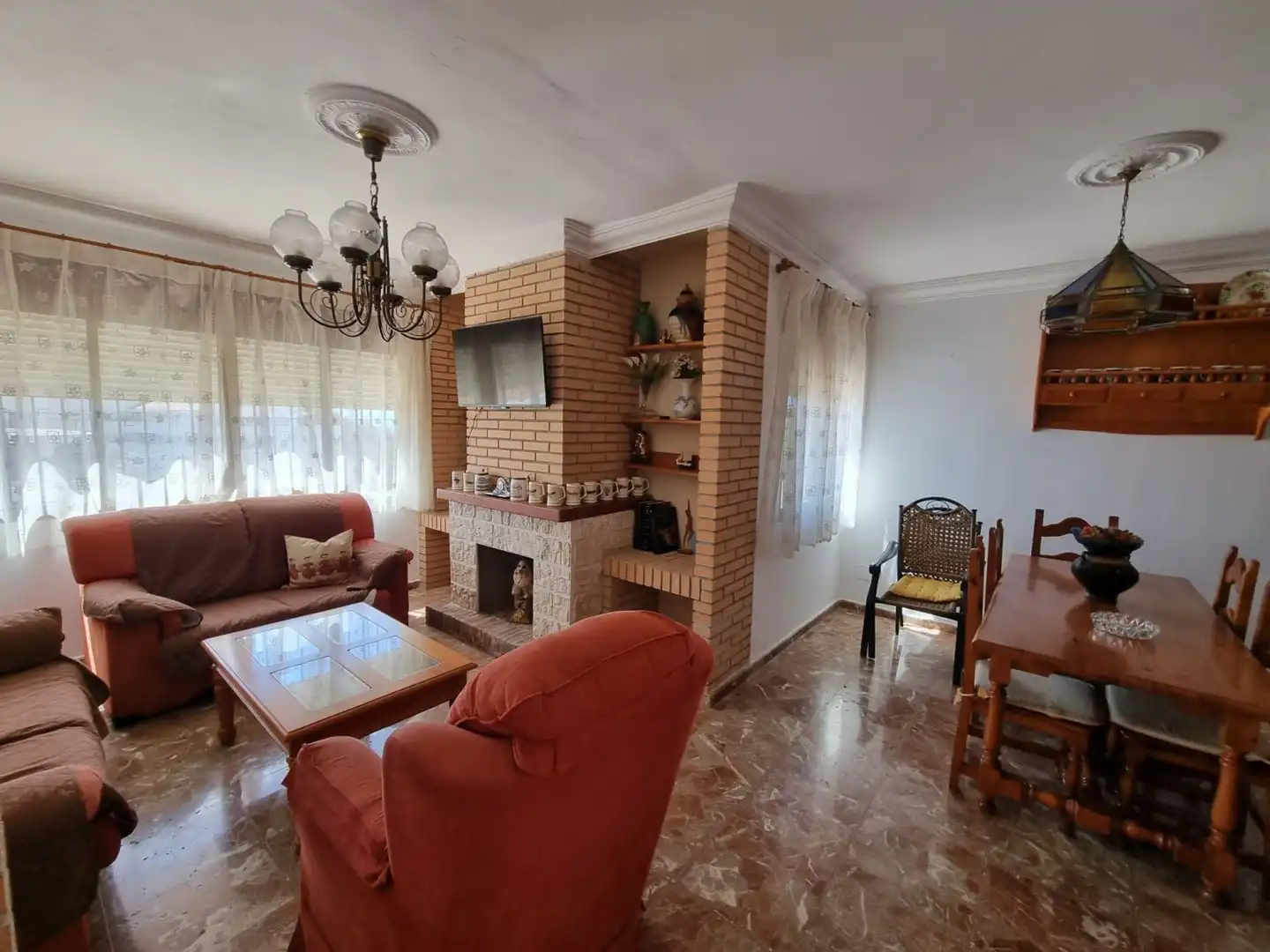 Sala d'estar de Casa o xalet en venda en Fuengirola amb Jardí privat, Terrassa i Traster