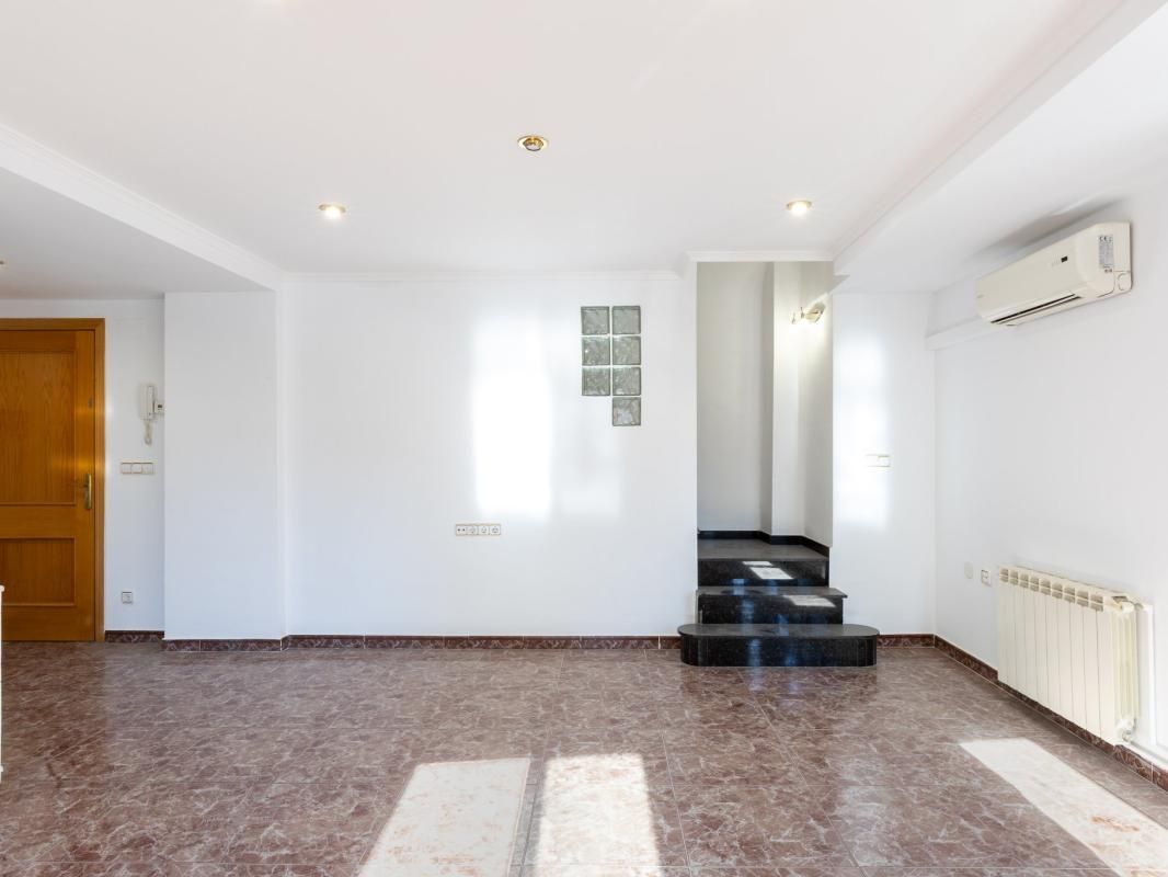 Casa adosada en venda en Utiel amb Aire condicionat i Traster