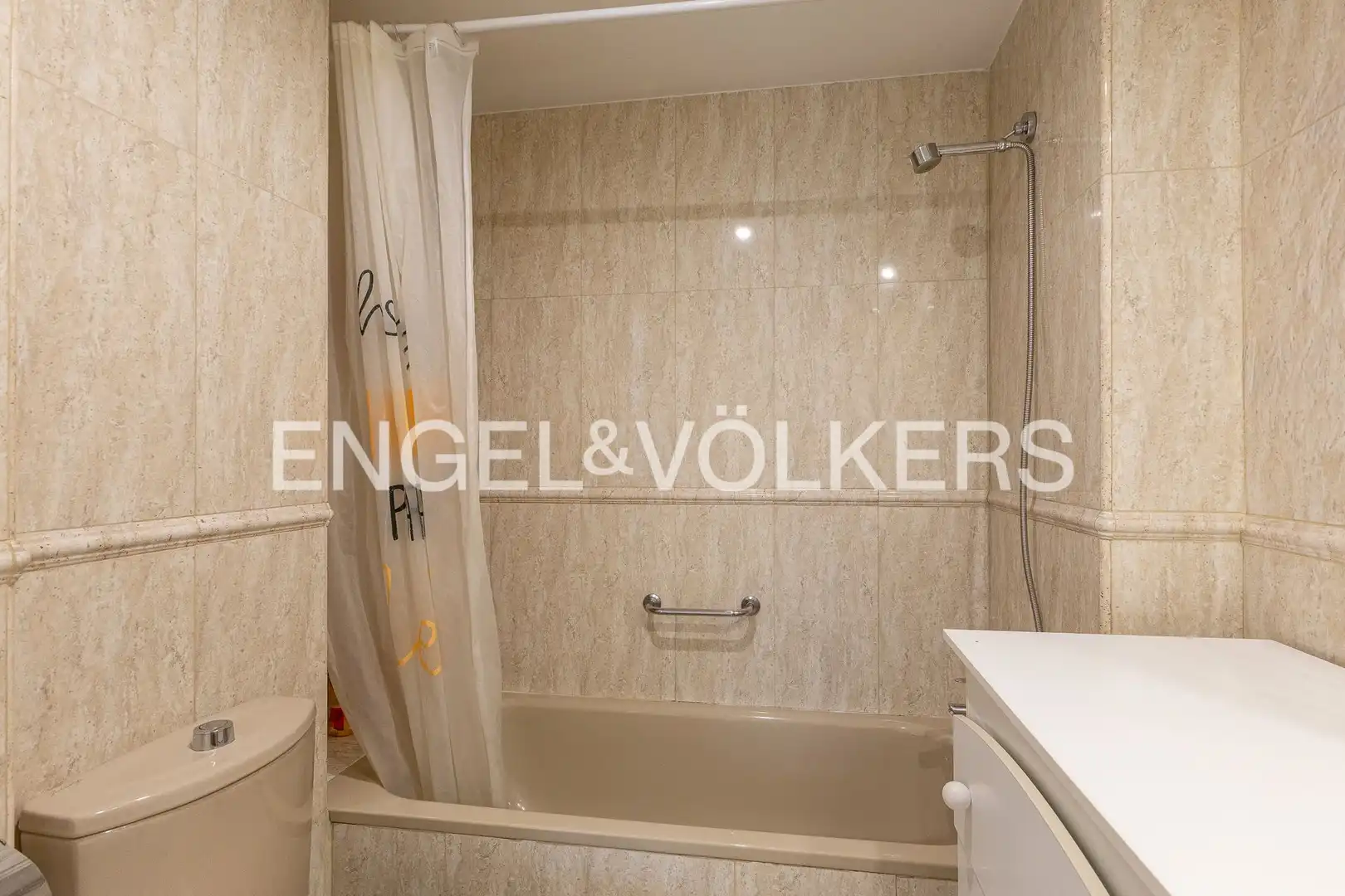 Baño de Piso en venta en Madrid con Aire acondicionado, Calefacción y Piscina