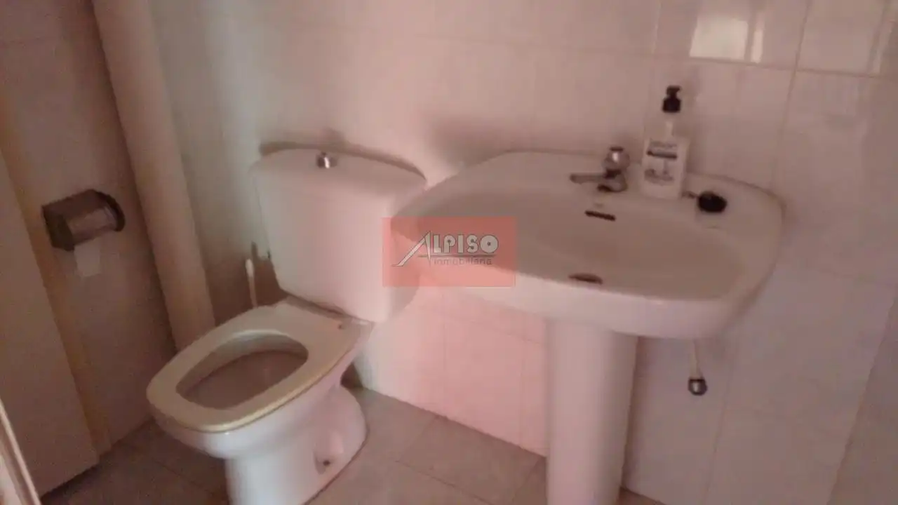 Local comercial de lloguer a Couto, imagen 3