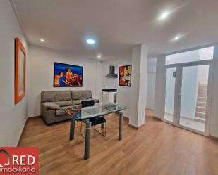 Sala d'estar de Casa adosada en venda en Picassent amb Aire condicionat, Terrassa i Forn