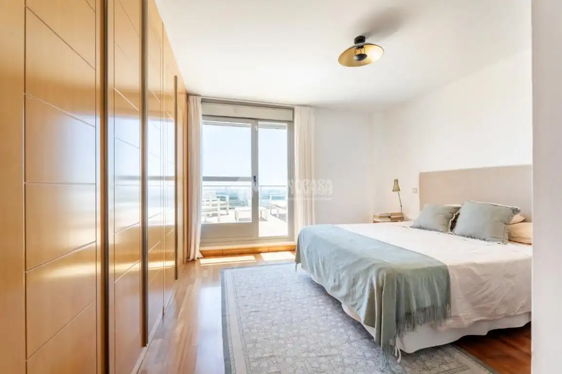 Schlafzimmer von Einfamilien-Reihenhaus zum Verkauf in Torrelodones mit Klimaanlage, Heizung und Terrasse