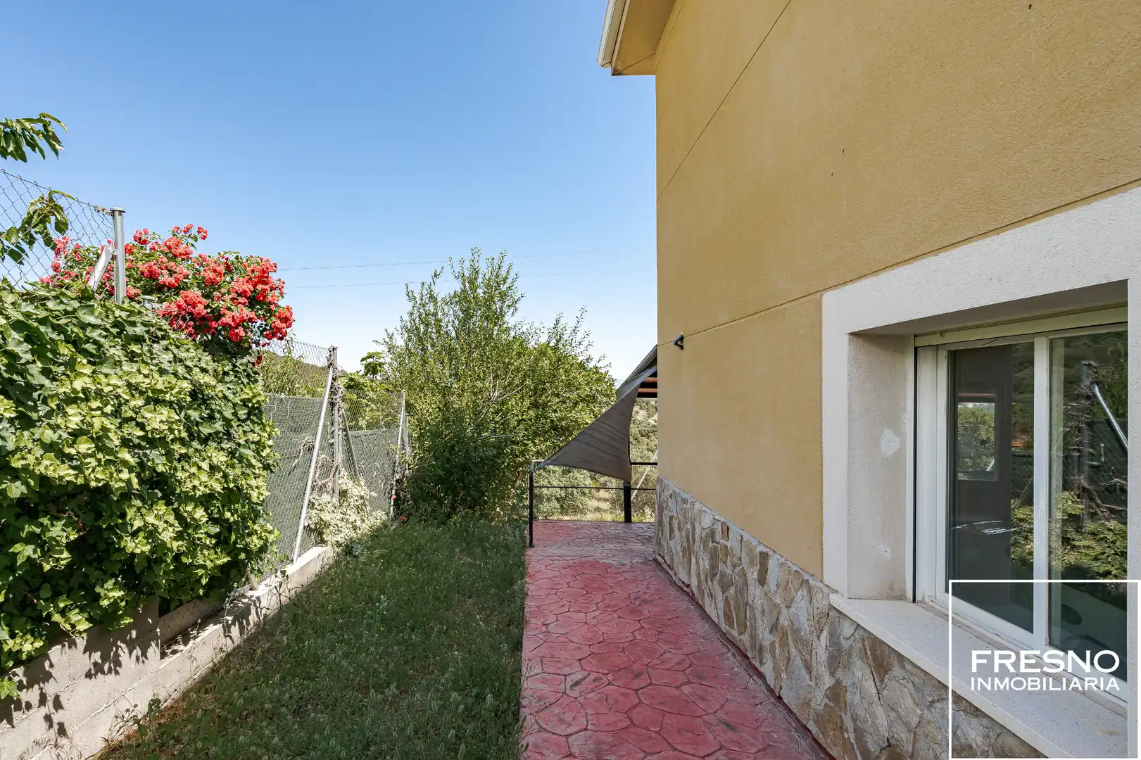 Vista exterior de Casa o chalet en venta en Galápagos con Calefacción, Jardín privado y Terraza