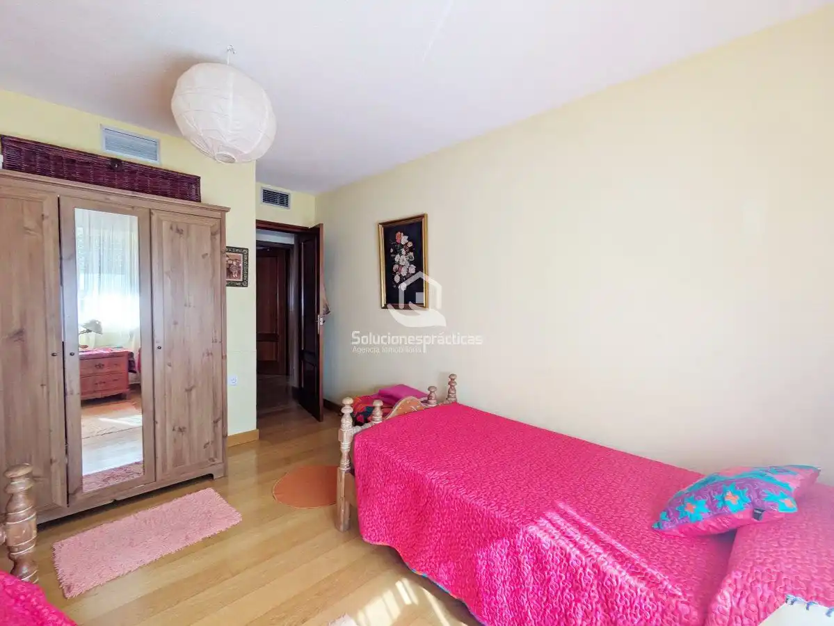 Dormitori de Casa o xalet en venda en Jaén amb Aire condicionat, Terrassa i Traster