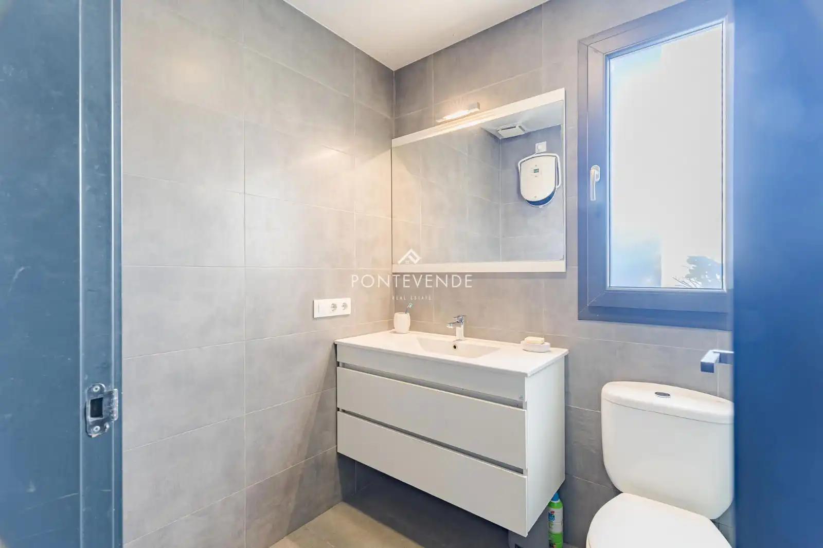 Bathroom of Houses for sale in Sanxenxo  with Heating and Furnished