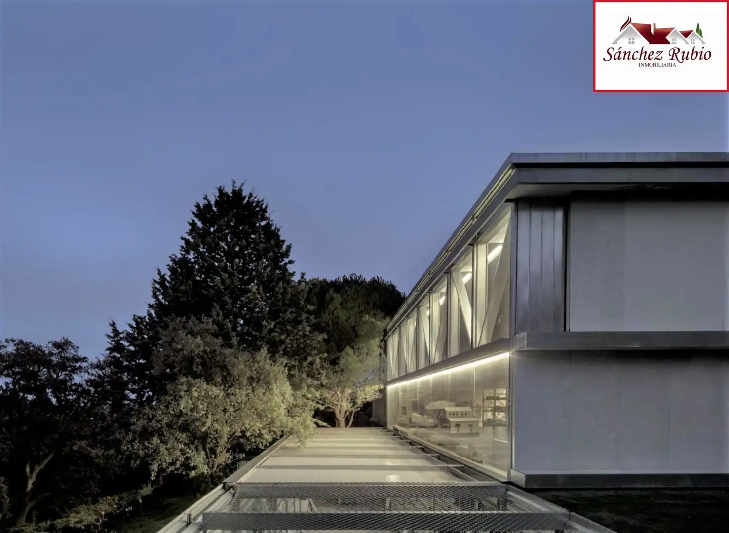 Chalet con jardín en venta en Calle Ruso 5B