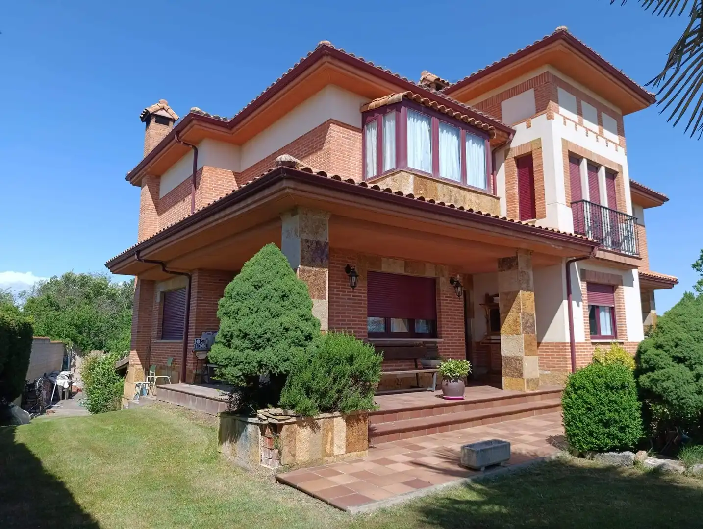 Vista exterior de Casa o chalet en venta en San Andrés del Rabanedo con Calefacción, Jardín privado y Terraza