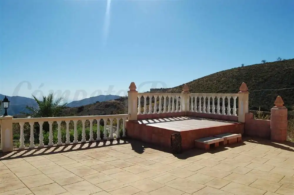 Casa amb piscina en venda a Sedella, imagen 2