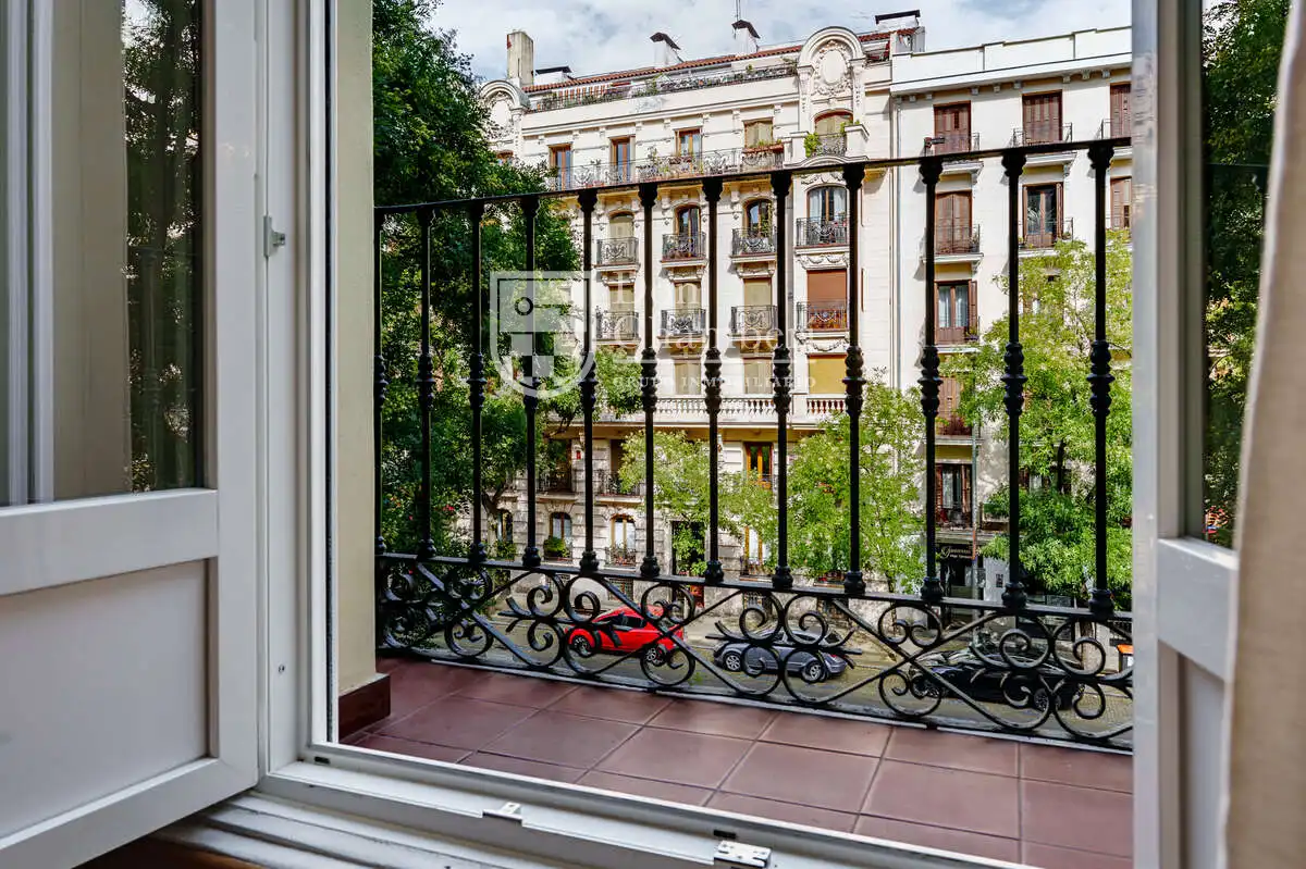 Terraza de Piso de alquiler en Madrid con Calefacción, Amueblado y Horno