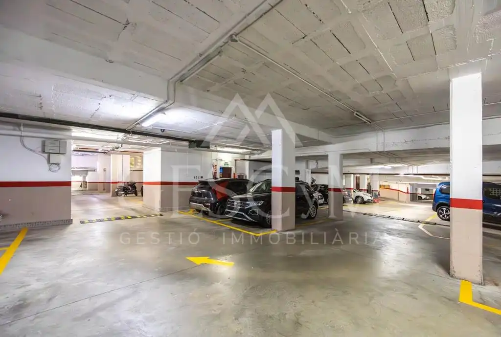 Parking de Piso en venta en Sant Joan Despí con Parquet, Terraza y Balcón