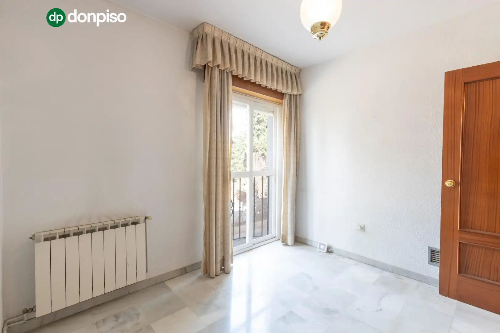 Schlafzimmer von Einfamilien-Reihenhaus zum Verkauf in Granada mit Heizung, Terrasse und Abstellraum