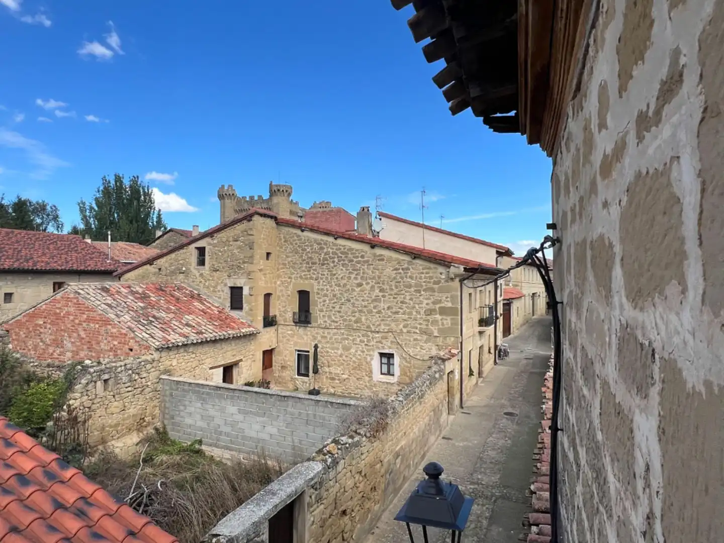 Außenansicht von Wohnung zum Verkauf in Sajazarra mit Privatgarten, Terrasse und Balkon