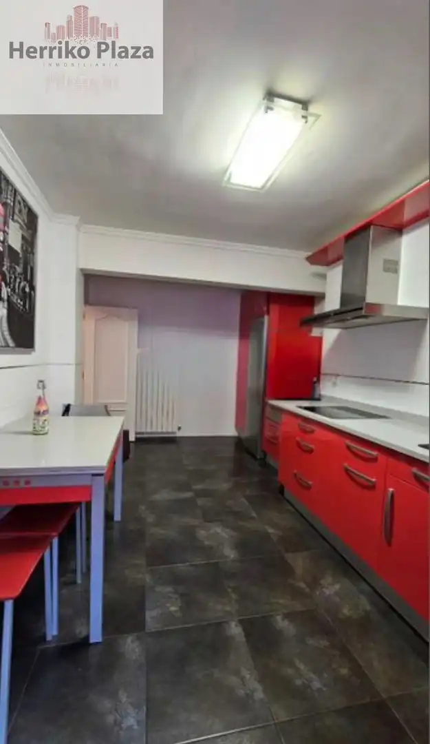 Cuina de Pis en venda en Barakaldo  amb Calefacció, Terrassa i Moblat