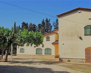 Vista exterior de Finca rústica en venda en Riudoms amb Piscina