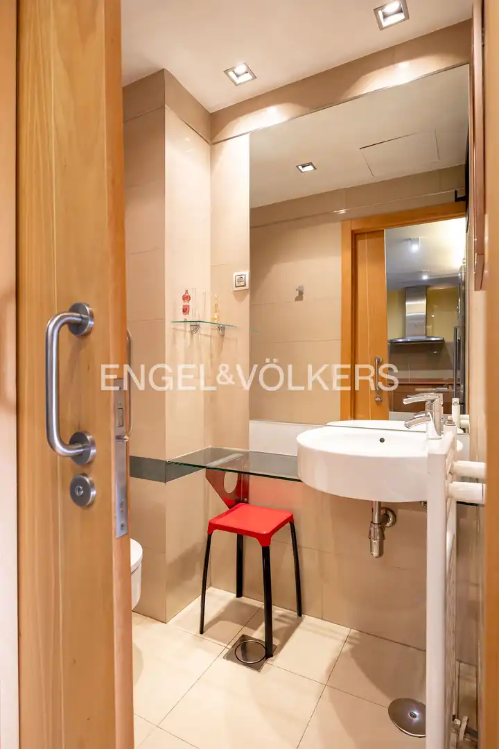Bathroom of Flat for sale in Madrid  with Air Conditioner, Heating and Parquet flooring