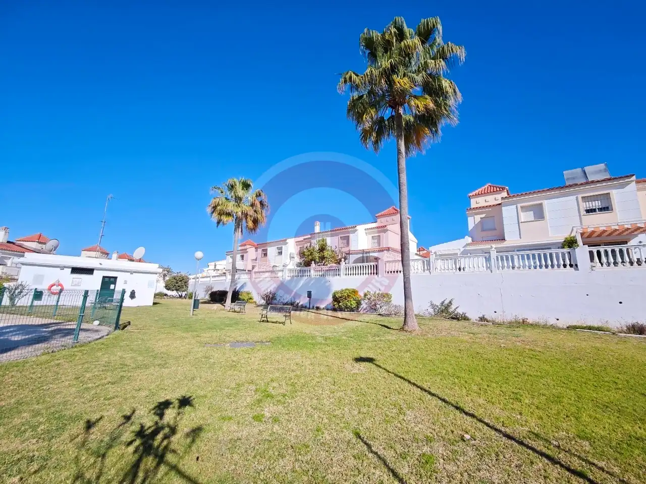 Vista exterior de Casa adosada en venda en Vélez-Málaga amb Aire condicionat, Terrassa i Moblat
