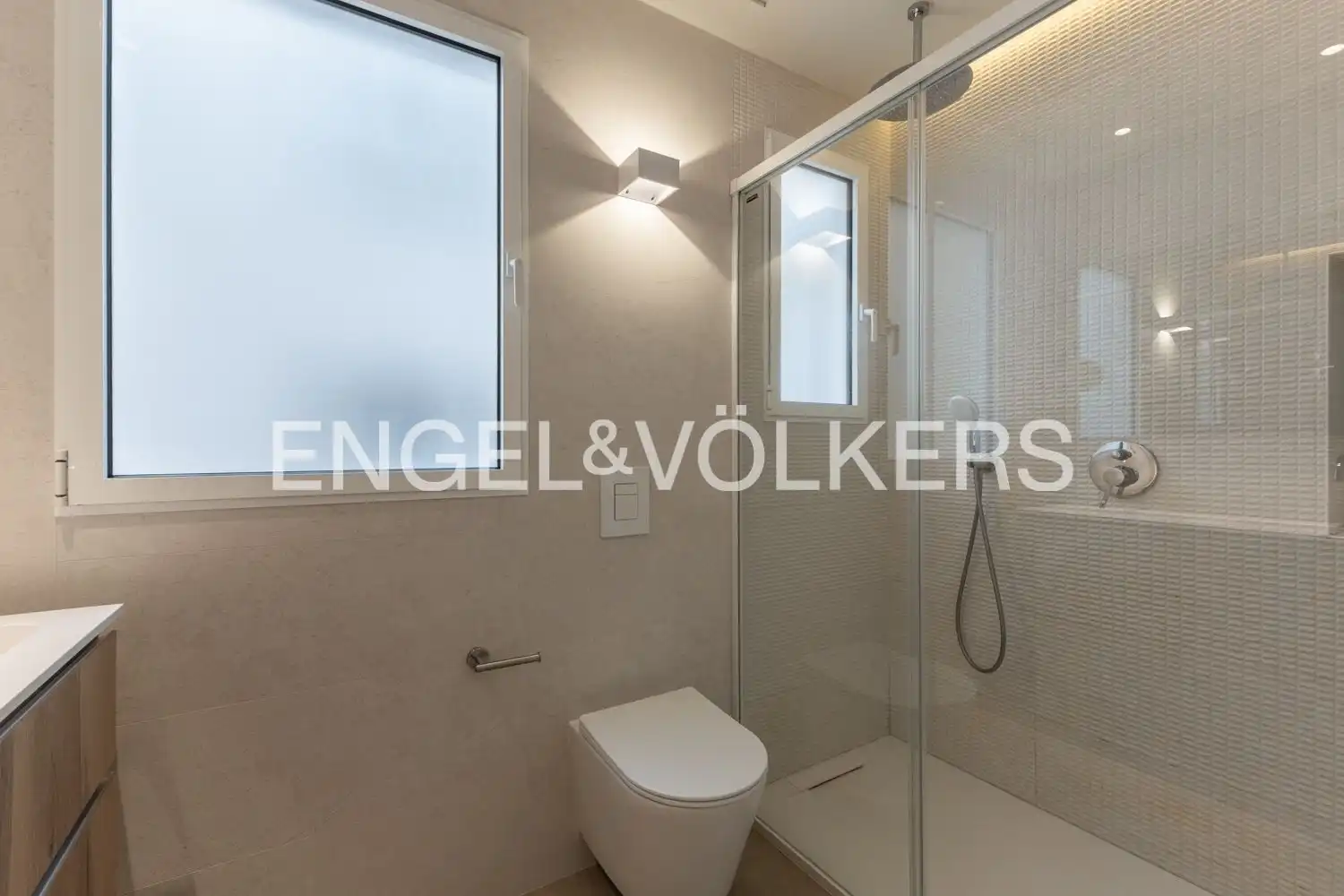 Baño de Piso en venta en Valencia con Aire acondicionado, Calefacción y Balcón