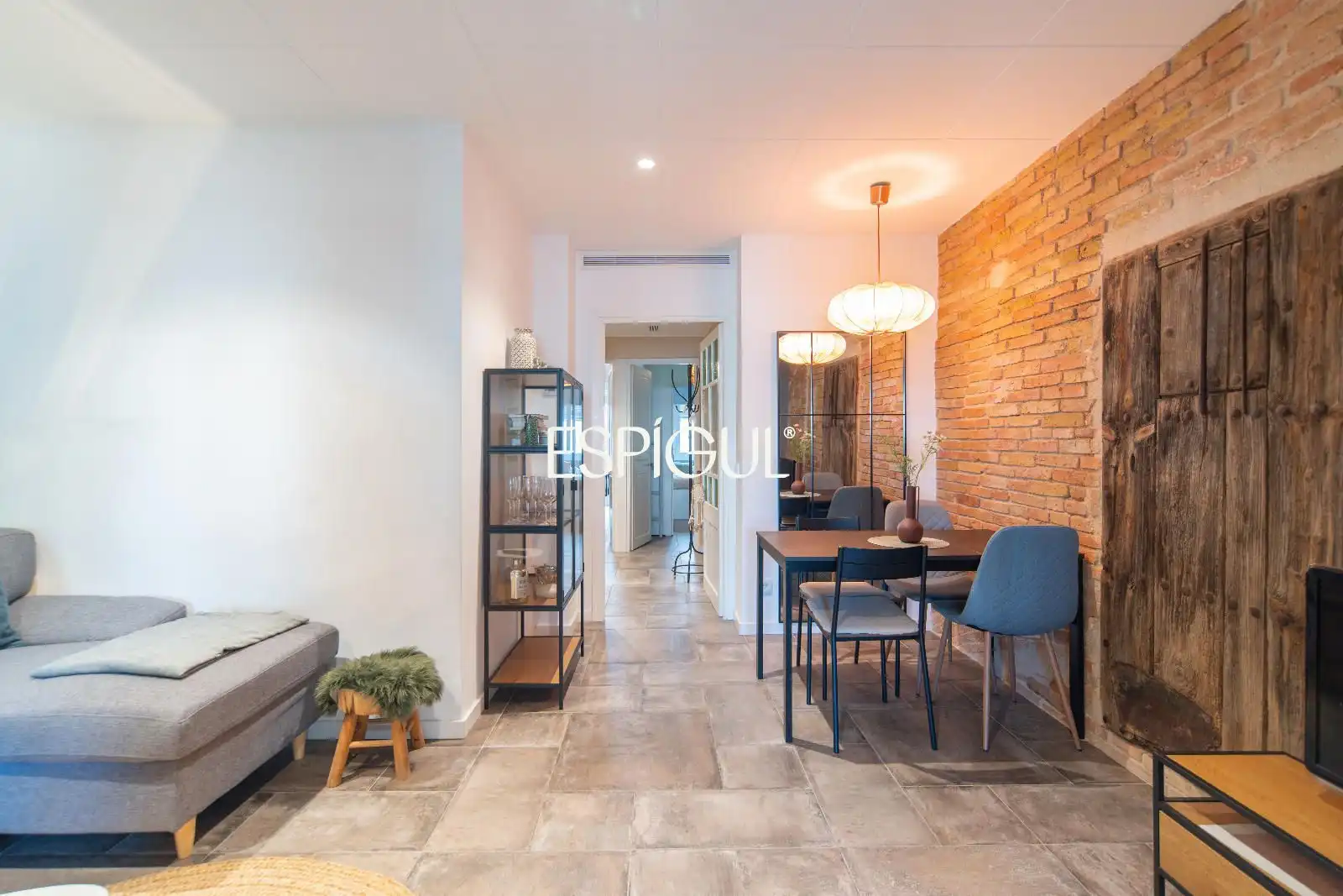 Wohnung zum Verkauf in Girona mit Klimaanlage, Heizung und Terrasse