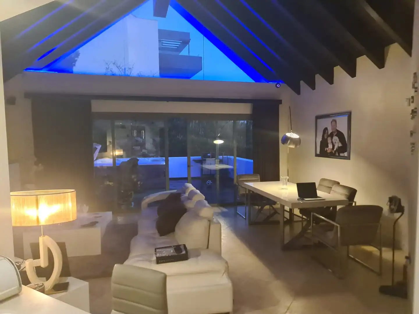 Living room of Duplexes for sale in Benahavís  with Air Conditioner, Furnished and TV