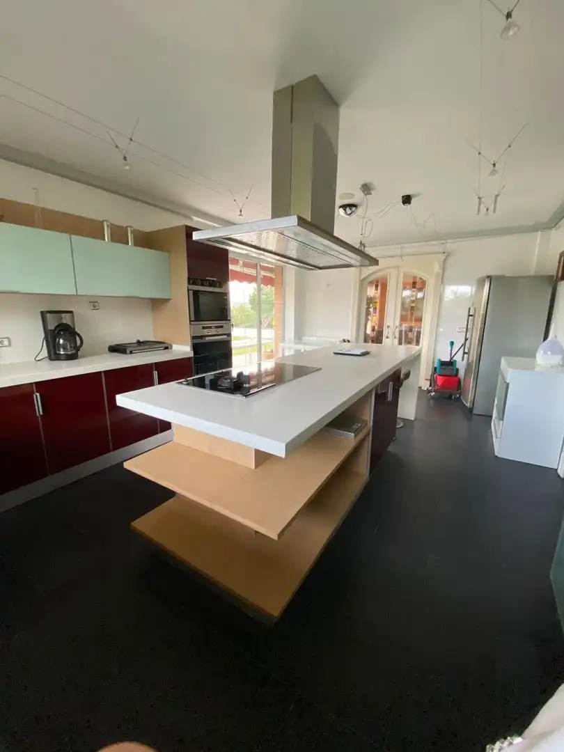 Cocina de Edificio en venta en Santa Cruz de Bezana