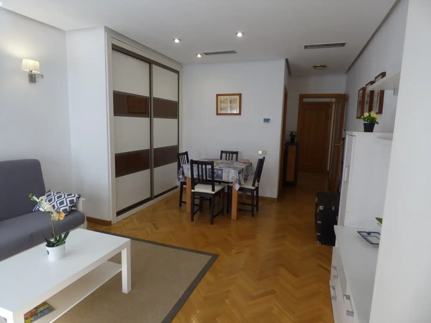 Dining room of Flat for rent in Madrid  with Air Conditioner, Heating and Furnished