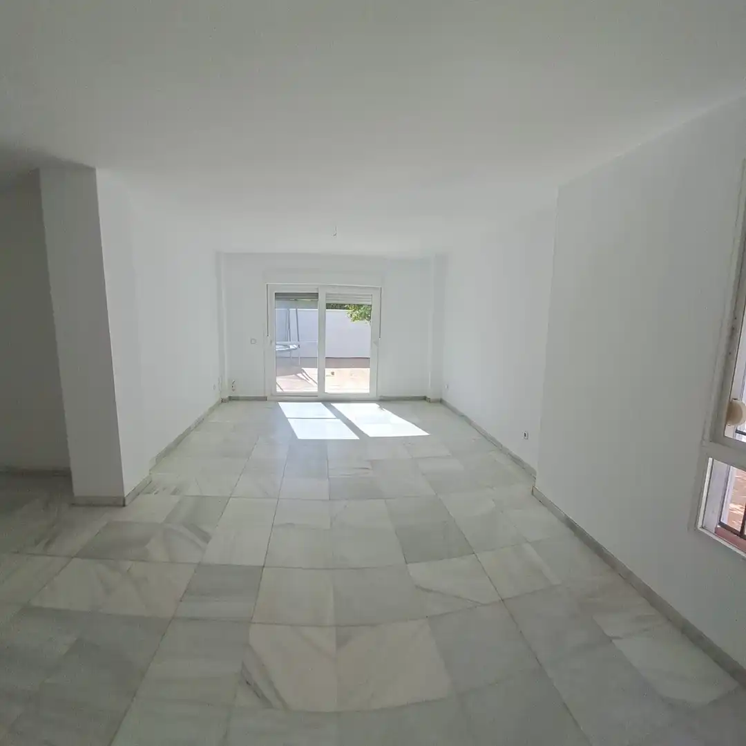 Casa adosada de lloguer en Tomares amb Aire condicionat i Piscina