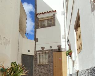 Vista exterior de Casa adosada en venda en Arucas amb Terrassa