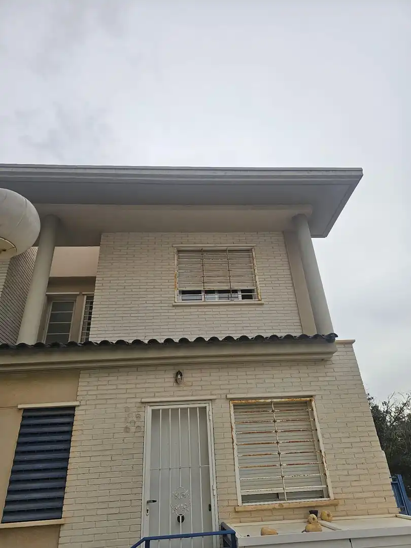 Vista exterior de Casa o chalet en venta en Guardamar del Segura con Terraza, Balcón y Piscina comunitaria