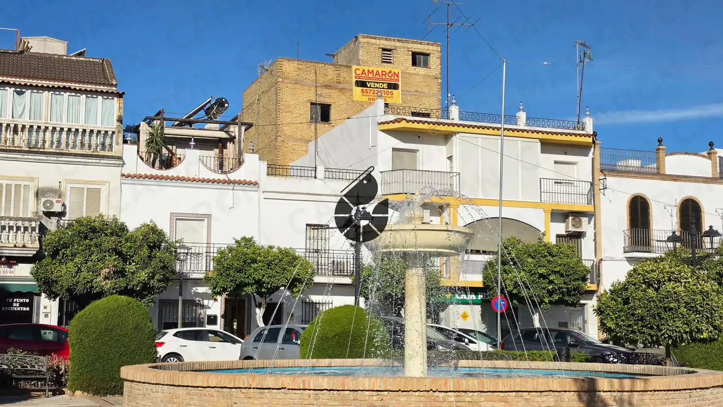 Außenansicht von Gebäude zum Verkauf in Gelves, Sevilla