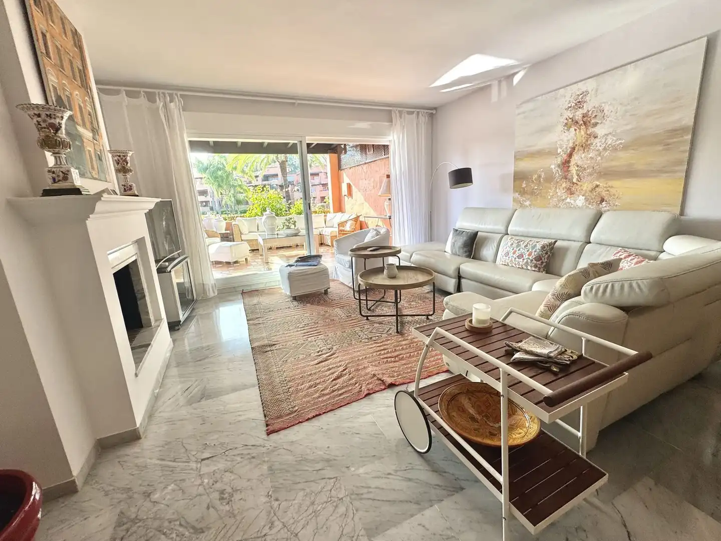 Sala d'estar de Àtic en venda en Estepona amb Aire condicionat, Terrassa i Traster