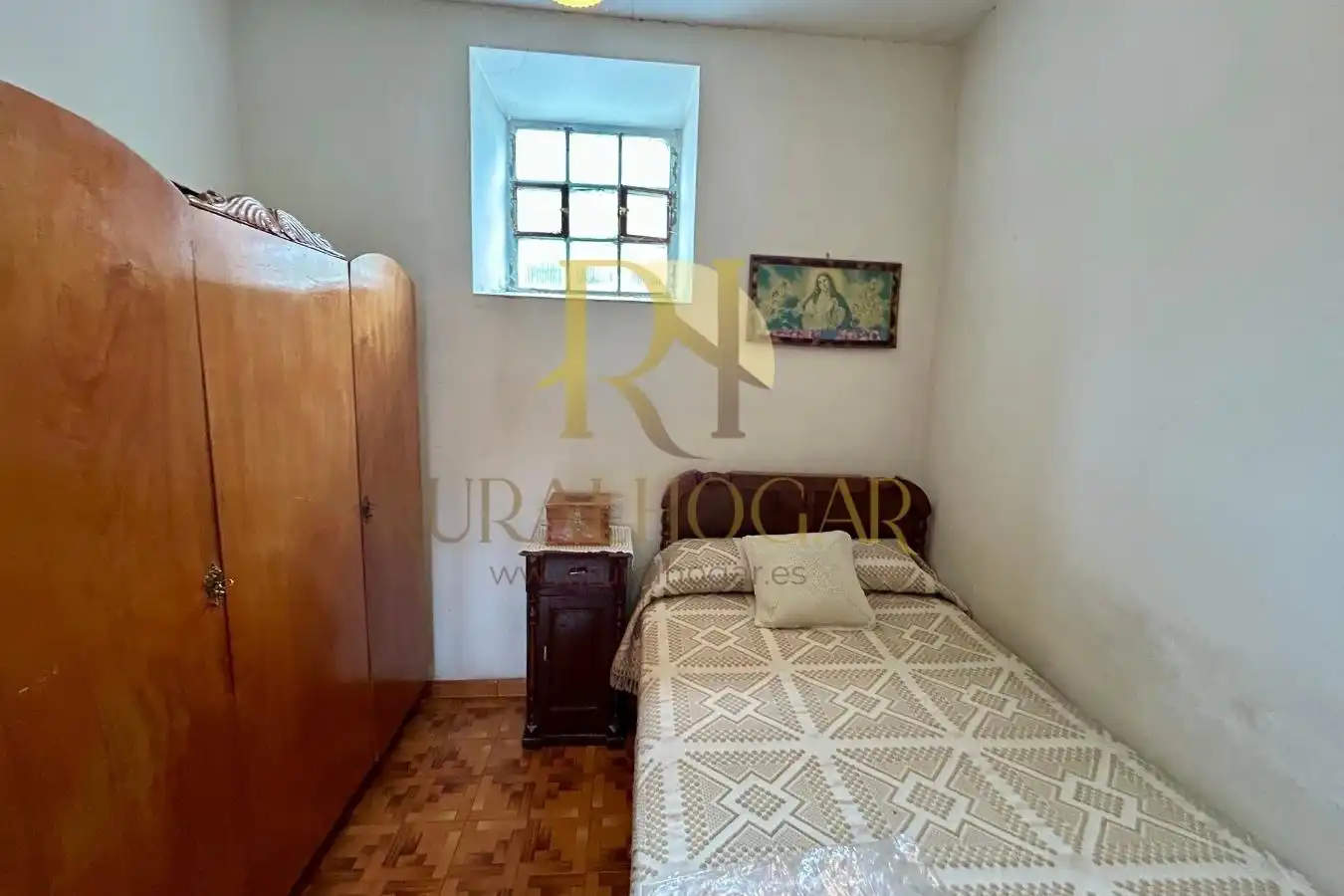 Habitación de Casa adosada en venta en Cabrillanes con Calefacción, Jardín privado y Amueblado