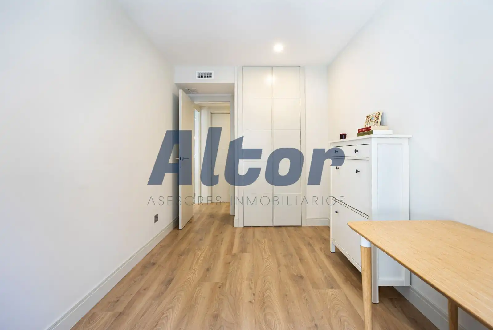 Schlafzimmer von Wohnung zum Verkauf in Madrid mit Klimaanlage, Abstellraum und Schwimmbad