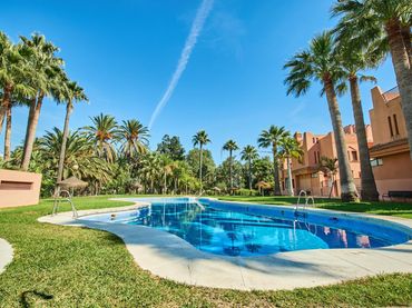Casa pareada con piscina en venta en RECTOR JUAN DE DIOS LOPEZ 52