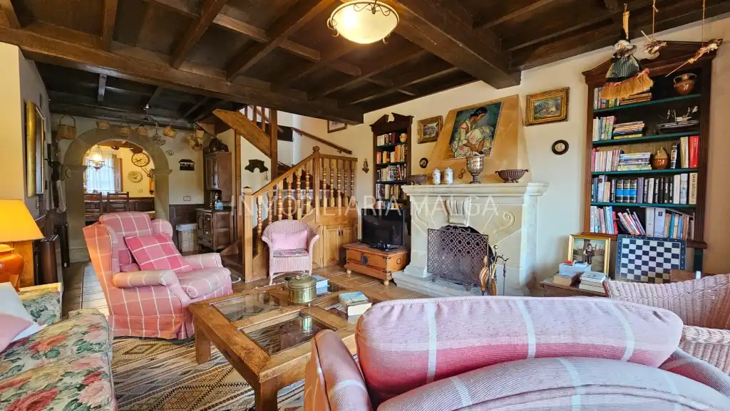 Sala de estar de Casa o chalet en venta en Colunga con Calefacción, Jardín privado y Parquet