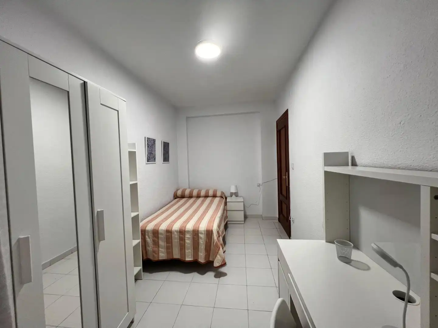 Habitación de Piso de alquiler en Granada con Amueblado