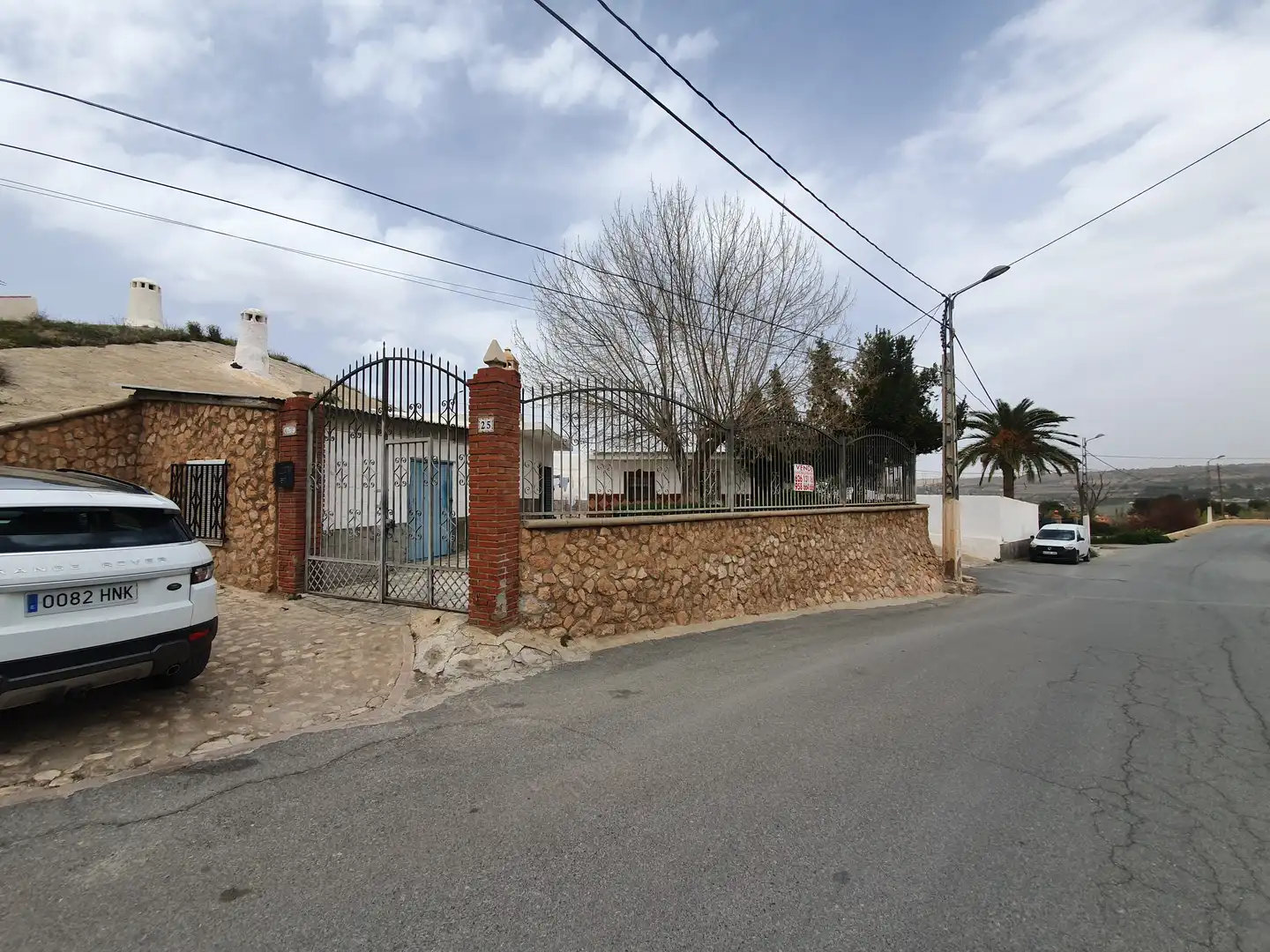 Vista exterior de Casa o xalet en venda en Guadix amb Jardí privat i Terrassa