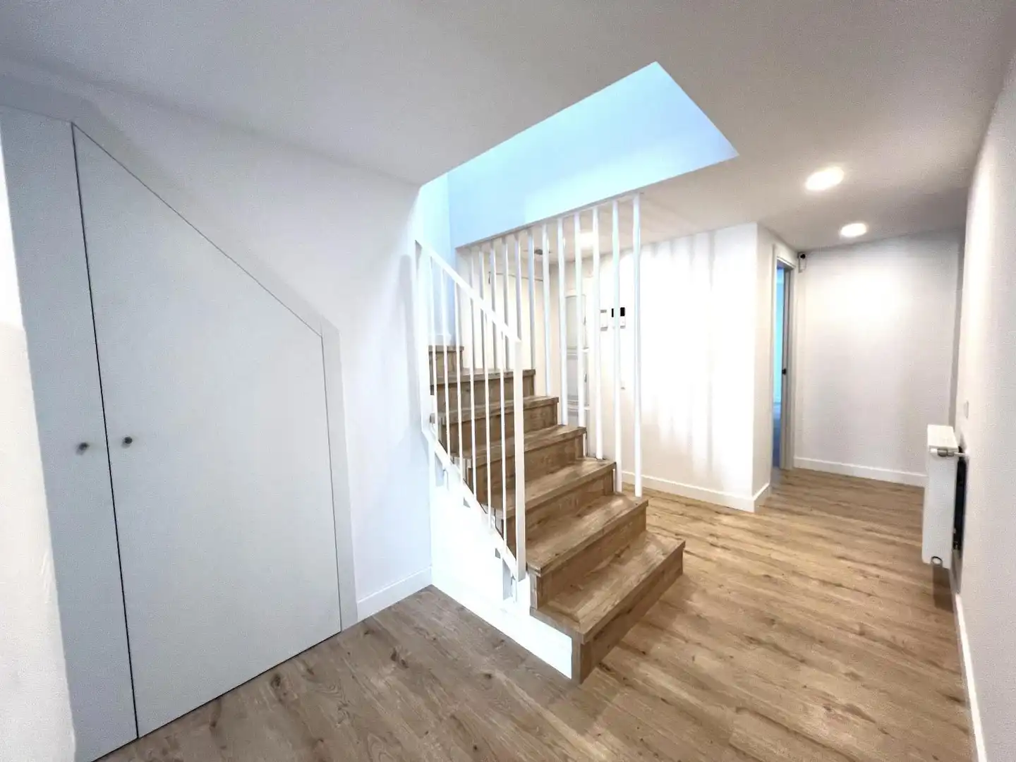 Attic for rent in Girona  with Air Conditioner, Terrace and Storage room