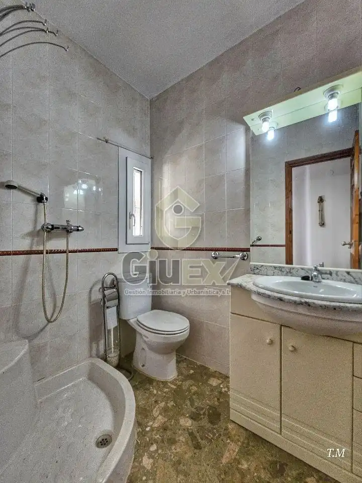 Bany de Casa o xalet en venda en Cáceres amb Jardí privat