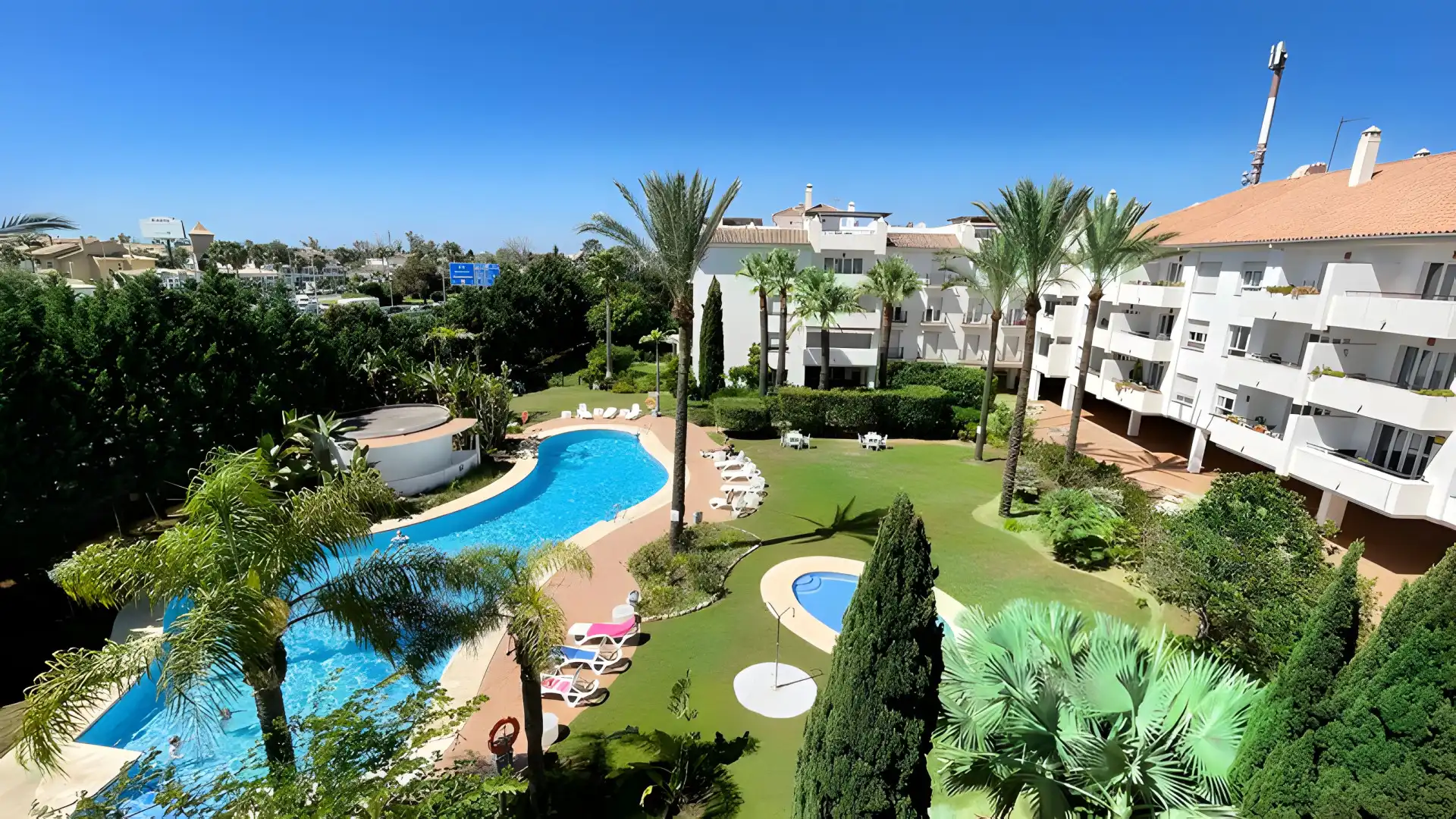 Àtic amb piscina en venda a Nueva Andalucía