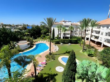 Àtic amb piscina en venda a Nueva Andalucía
