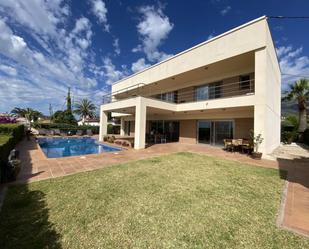 Vista exterior de Casa o xalet en venda en Alcanar amb Aire condicionat, Jardí privat i Terrassa