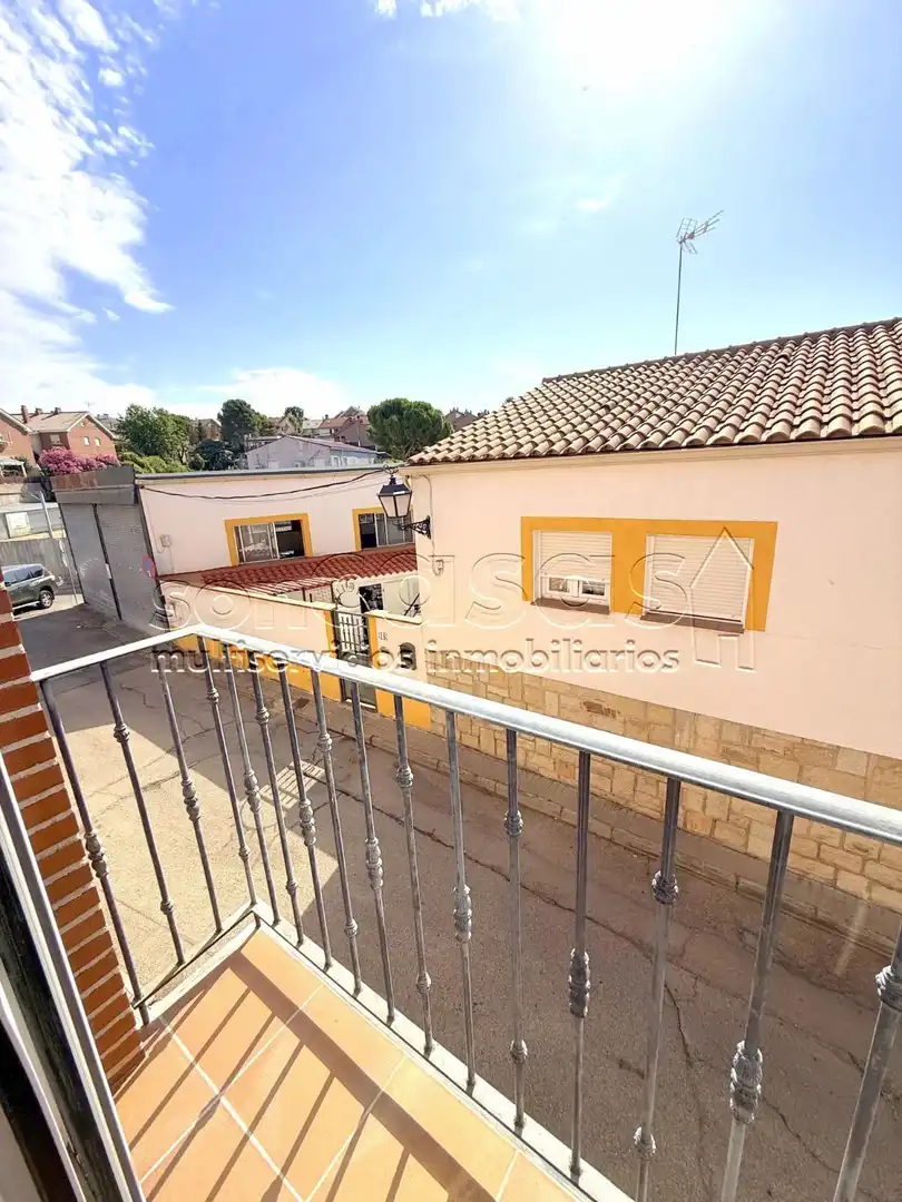 Vista exterior de Dúplex en venda en Cobeña amb Aire condicionat, Calefacció i Terrassa