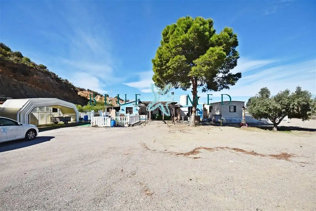 Vista exterior de Casa o xalet en venda en Mazarrón amb Jardí privat, Piscina i Moblat
