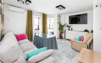 Sala d'estar de Pis en venda en  Granada Capital amb Aire condicionat, Calefacció i Jardí privat