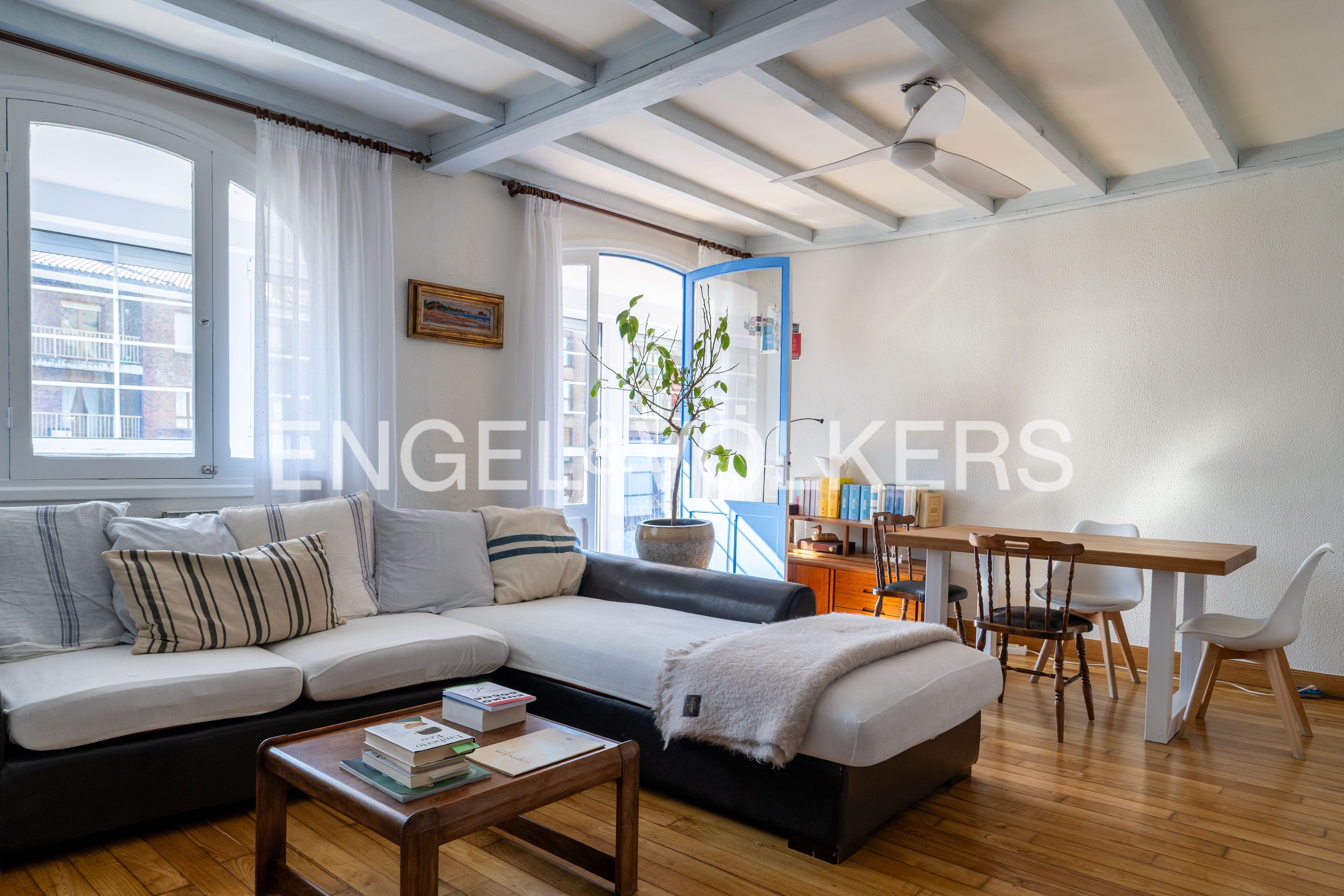 Sala de estar de Ático en venta en Irun  con Calefacción, Amueblado y Balcón