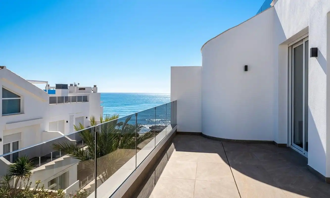 Penthouse with pool for sale in Calle Calle Mar Báltico