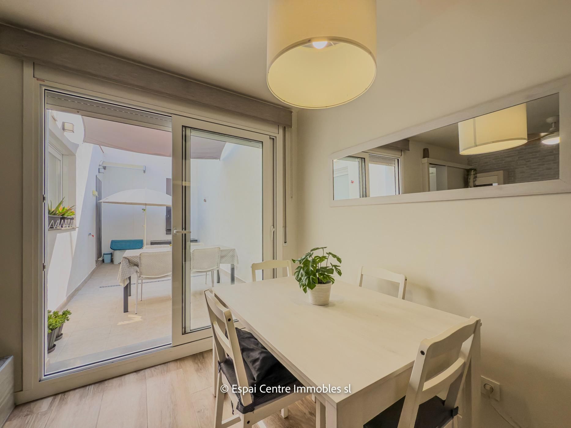 Comedor de Casa adosada en venta en Terrassa con Aire acondicionado, Calefacción y Terraza
