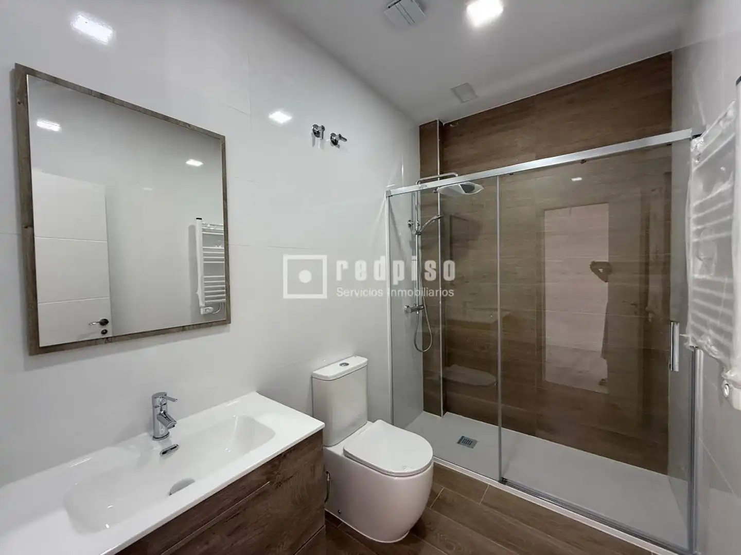 Baño de Piso en venta en Madrid con Calefacción y Trastero