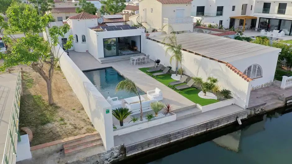 Piscina de Casa o chalet en venta en Empuriabrava con Aire acondicionado, Jardín privado y Terraza