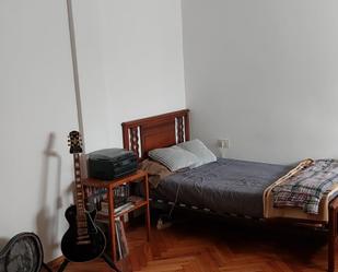 Dormitori de Pis de lloguer en Vigo  amb Terrassa i Balcó